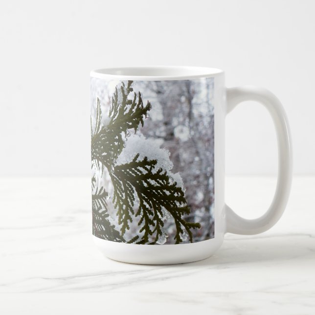 Mug Neige sur les branches À feuillage persistant (Droite)