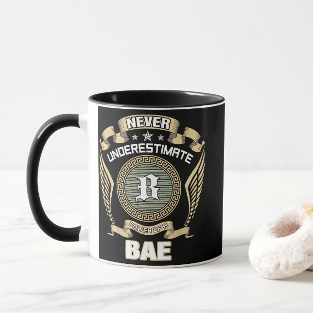MUG NEVER_UNDERESTIMATE_POWER_OF_A_BAE (Avec donut)