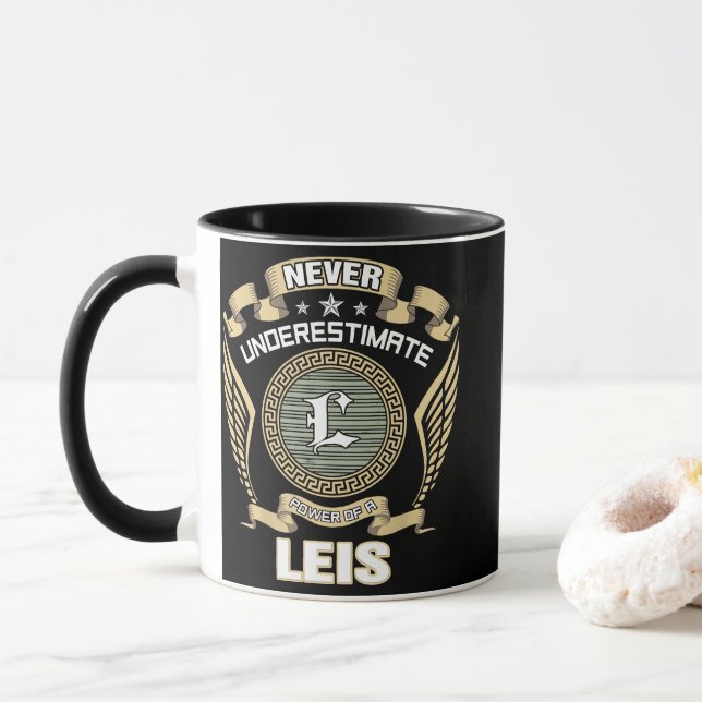 MUG NEVER_UNDERESTIMATE_POWER_OF_A_LEIS (Avec donut)