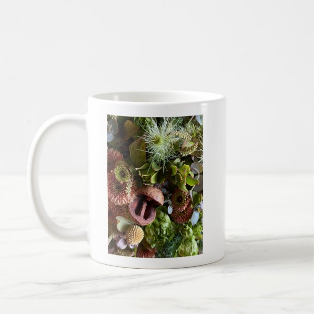 Mug Nigella, Chrysanthemum, and Berries Floral Design  (Gauche)