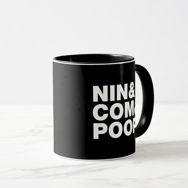 MUG NIN & COM & POOP. (Devant droit)