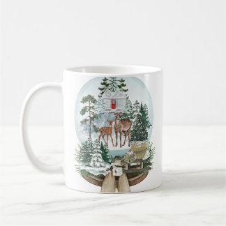 Mug Noble mâle de cerf dans la forêt de neige hivernal