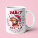 Mug Noël de la vache des Highlands Nom personnalisé<br><div class="desc">Cute Highland Cow Christmas Nom personnalisé Holiday Coffee Mug présente le texte "Joyeux Club de Louvain de Vache de Noël" dans la typographie de script de calligraphie rouge moderne accentuée avec une coquette mignonne Highland Cow avec des accents floraux et personnalisée avec votre nom personnalisé ci-dessous. Parfait pour les cadeaux...</div>