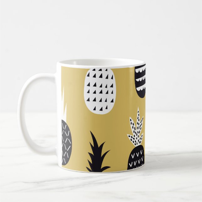 Mug Noir, ananas blanc, arrière - plan jaune (Gauche)
