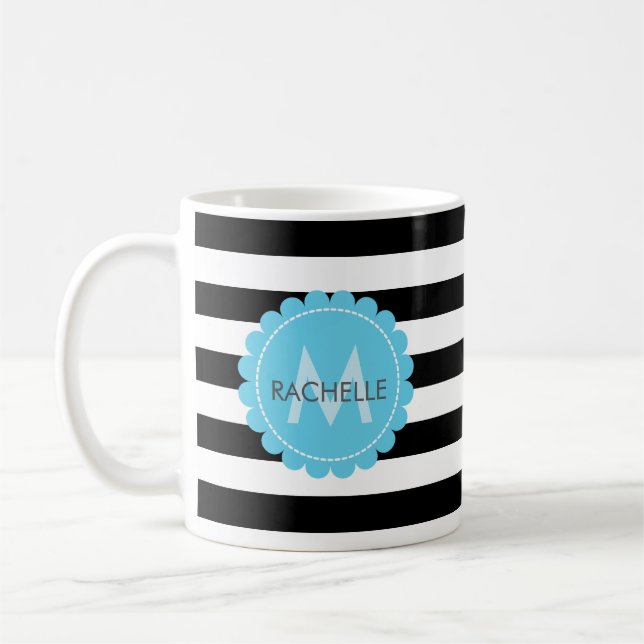 Mug Noir, Blanc, rayé Nom monogramme de fleur bleue. (Gauche)