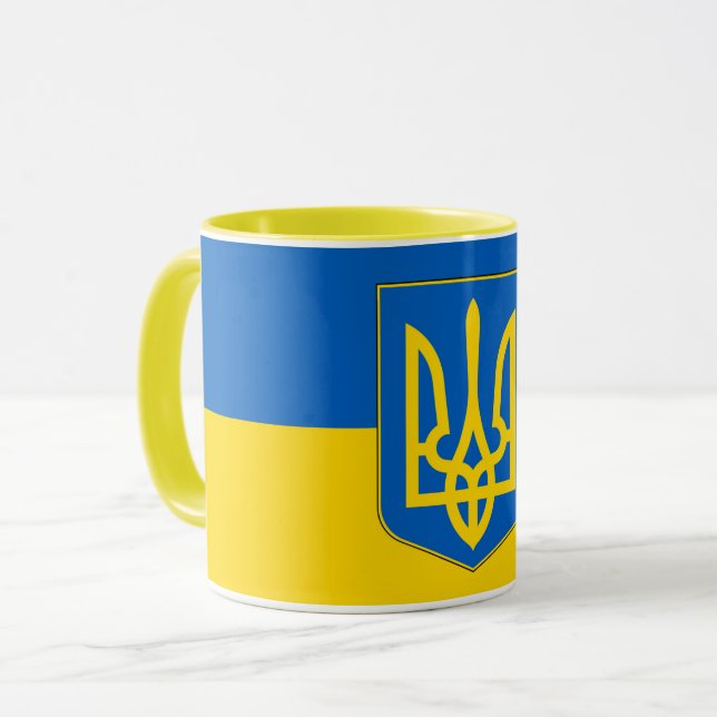 Mug noir Combo avec le drapeau de l'Ukraine (Devant gauche)