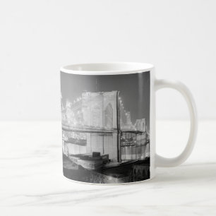 Mug Noir et blanc de pont de Brooklyn
