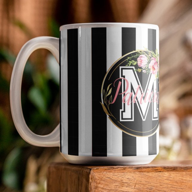 Mug noir et blanc Grilles rose Floral monogramme (Créateur téléchargé)