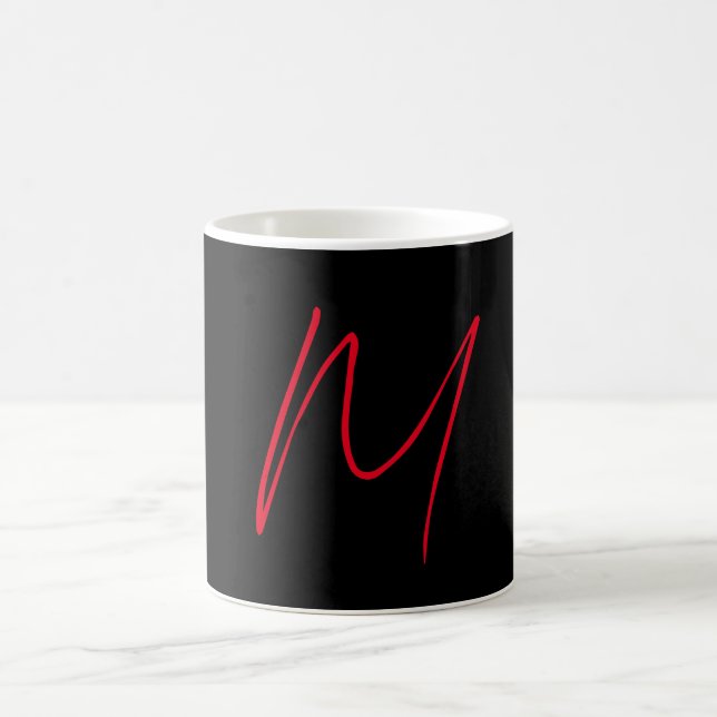 Mug Noir moderne rouge monogramme professionnel (Centre)