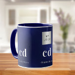 Mug Nom commercial bleu marine monogramme blanc nom<br><div class="desc">Un arrière - plan bleu marine. La couleur bleue est inégale. Personnalisez et ajoutez le logo de votre entreprise,  un nom et des initiales monographiques (x3). Le nom est écrit en blanc avec des lettres en bloc modernes.</div>