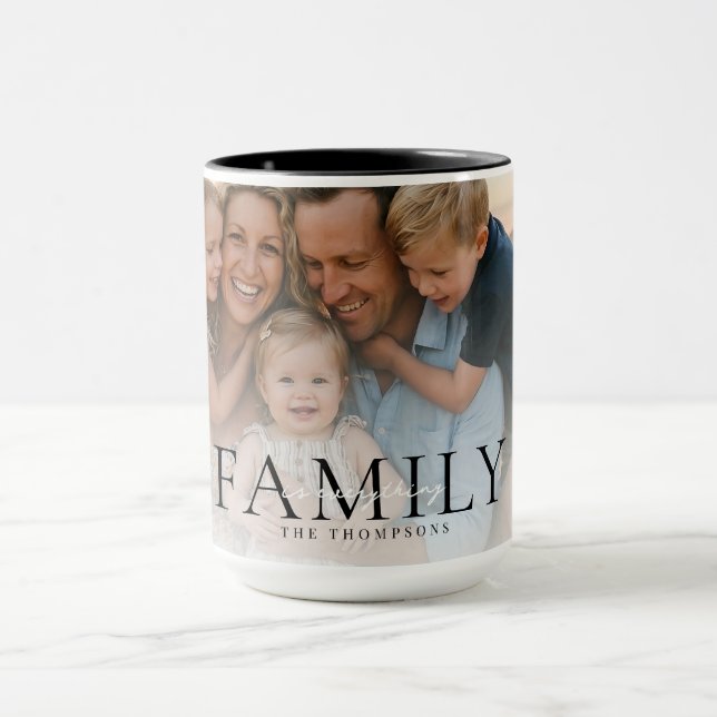 Mug Nom de famille de typographie moderne Cadeau photo (Centre)