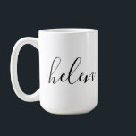 Mug Nom de script Cadeau personnalisé Noir Blanc<br><div class="desc">Une superbe bouteille d'eau présentant un nom personnalisé dans une police de caractères moderne et élégante. En noir et blanc. Merveilleux comme cadeau pour la fête des mères,  les vacances,  un anniversaire,  une pendaison de crémaillère ou une demoiselle d'honneur.</div>