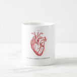 Mug Nom du cardiologue anatomique personnalisé<br><div class="desc">Illustration scientifique du coeur anatomique tasse à café pour un bureau médical à personnaliser avec le nom de la clinique ou votre nom. Parfait pour une clinique de cardiologie ou une pratique de bureau. Coeur anatomique rouge. Consultez la collection complète de cardiologues avec le matériel commercial correspondant à : https://www.zazzle.com/collections/cardiologist_anatomical_heart_medical_practice-119216935416790354...</div>