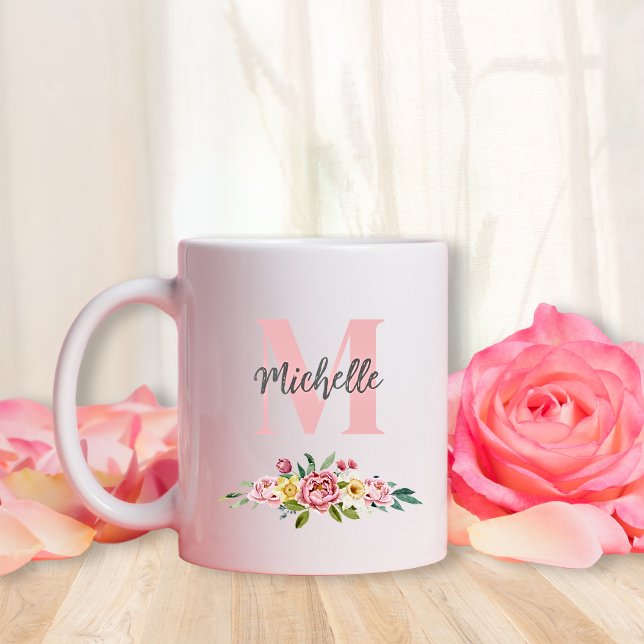 Mug Nom du script du monogramme initial Aquarelle Fleu (Personalized Name With Initial Monogram Blush Pink and Watercolor Floral Bouquet Roses Carnation Mug)