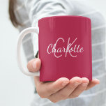 Mug Nom initial du monogramme magenta<br><div class="desc">Un arrière - plan de couleur magenta. Personnalisez et ajoutez votre prénom et vos initiales monographiques.</div>
