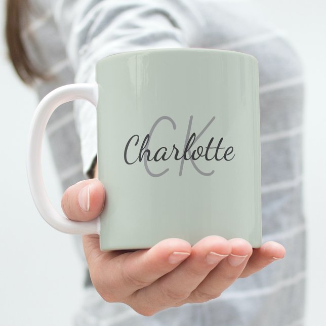Mug Nom initial du monogramme vert poussiéreux (Créateur téléchargé)