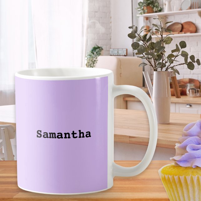 Mug Nom Lilac minimaliste simple (A stylish minimalist mug, personalized with a name in black lettering on a pretty lilac background)