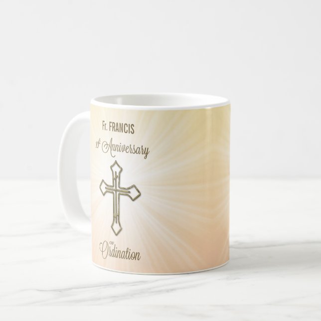 Mug Nom personnalisé, 10e anniversaire de l'ordination (Devant gauche)