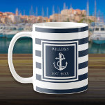 Mug Nom personnalisé Marine Bleu Bande Ancre nautique<br><div class="desc">Un design nautique avec une ancre,  des rayures bleu marine et blanches élégantes et personnalisées avec votre nom de famille ou de bateau et date établie. Conçu par Thisisnotme©</div>
