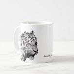 Mug Nom personnel de croquis blanc de noir de tigre<br><div class="desc">Attaquez avec le croquis noir et blanc de photo de tigre sibérien avec le nom.
Vous pouvez facilement changer le nom.</div>