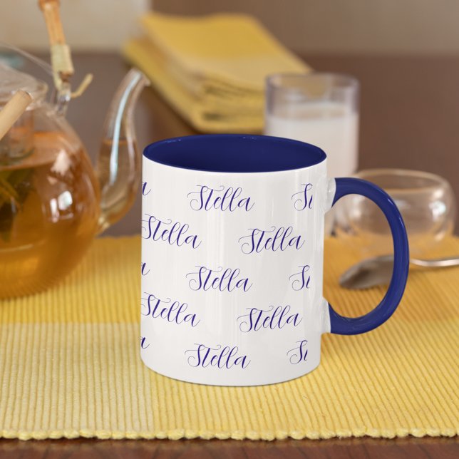 Mug Nom répétitif en bleu marine partout en blanc (Créateur téléchargé)