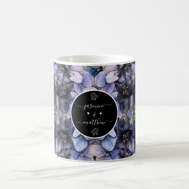 Mug Noms de couple de mariage classique floraux noirs  (Centre)