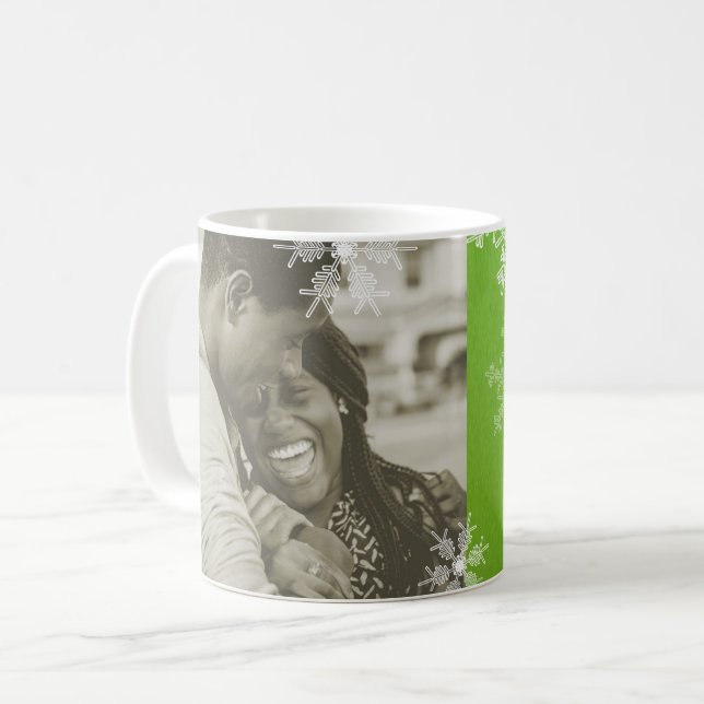 Mug Nos premiers Snowflakes verts de Noël minimalistes (Devant gauche)