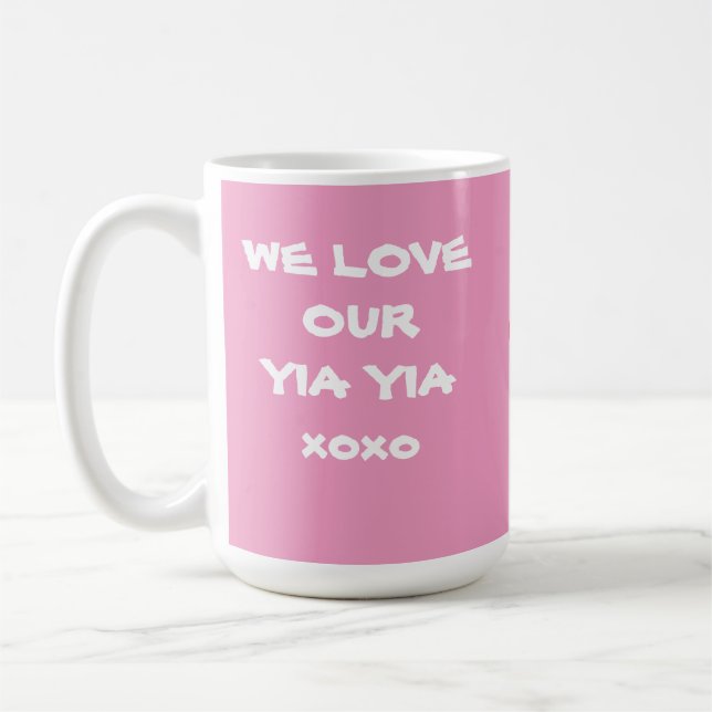 Mug "NOUS AIMONS NOTRE YIA YIA CADEAU" Rose et blanc d (Gauche)