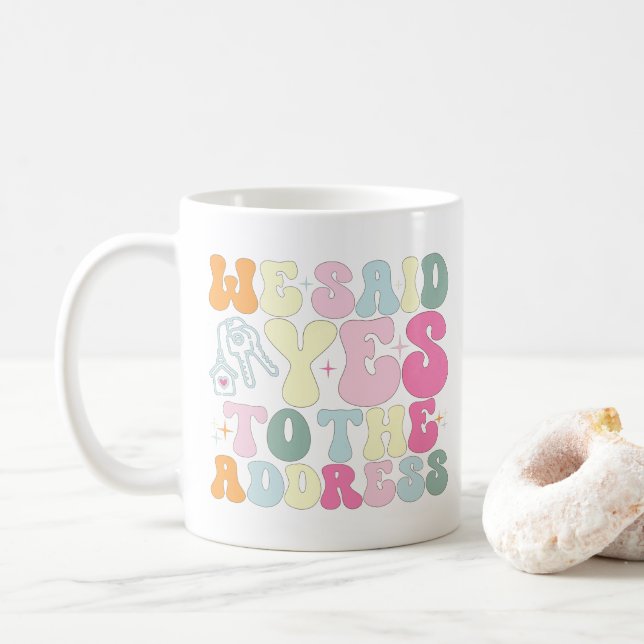 Mug Nous avons dit oui à la maison drôle groovy propri (Avec donut)