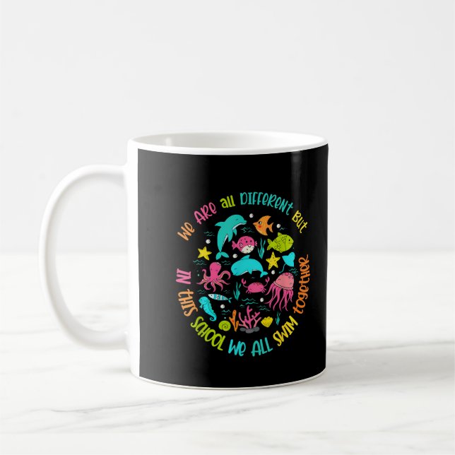 Mug Nous sommes différents mais dans cette école Citat (Gauche)