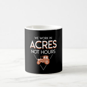 Mug Nous travaillons dans dire d'agriculteur d'heures
