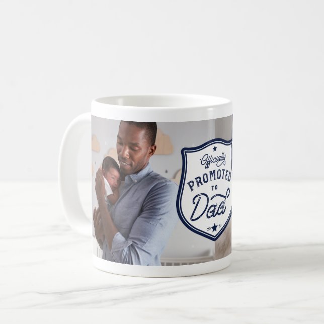 Mug Nouveau père | Officiellement promu à Papa Badge & (Devant gauche)