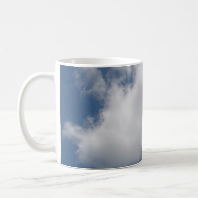 Mug Nuages de Cumulus Puffy dans le ciel bleu (Gauche)