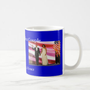 Mug Obamas dans la classe et la grâce vraies