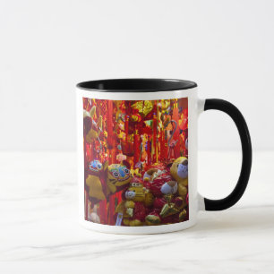 Mug Objets colorés à vendre dans une boutique à Hon