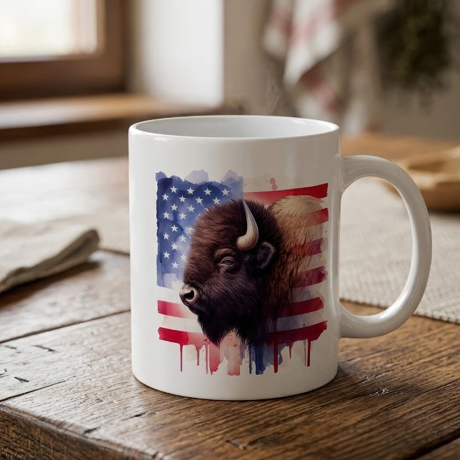 Mug Œuvre d'art majestueuse représentant des bisons am (Majestic American Bison & Patriotic Flag Artwork. Coffee Mug)