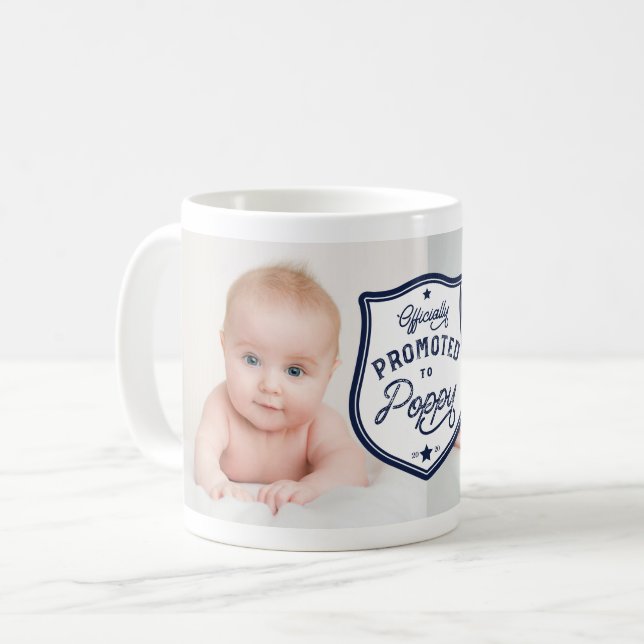 Mug Officiellement promu à Poppy Badge & Photo (Devant gauche)