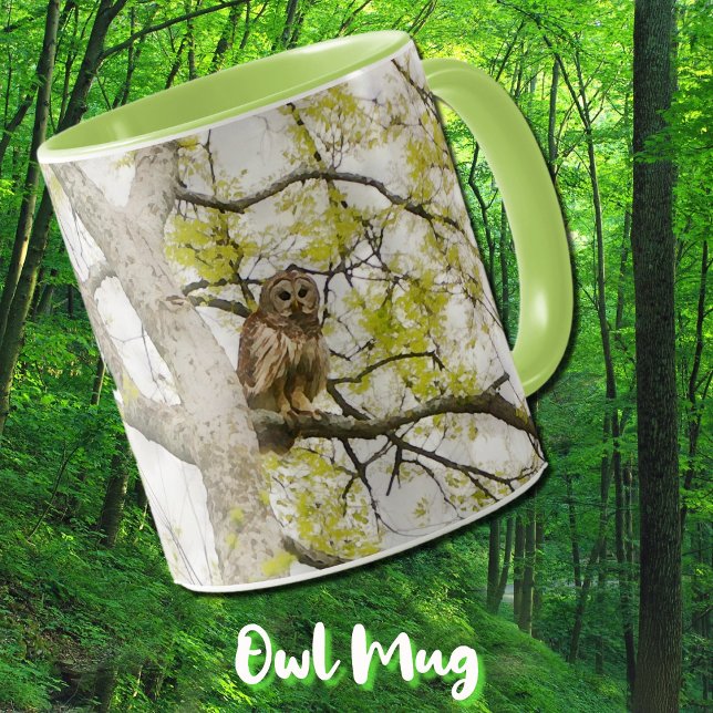 Mug Oiseau de chouette dans la coupe de cochon d'arbre (A big owl in a tree, nature art on a stylish coffee mug.)