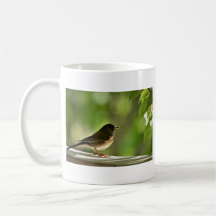 Mug Oiseau mignon dans la photographie de feuilles ver