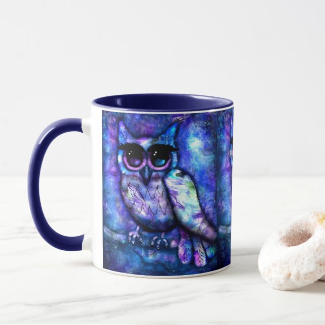 Mug Oiseau Whimsical Big Eye Owl Bleu pourpre nuit (Avec donut)