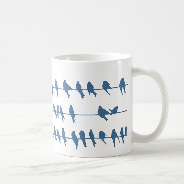 Mug Oiseaux d'hirondelle de marine branchés sur silhou (Droite)