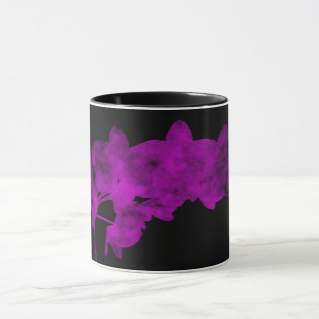 Mug Ombre d'orchidée sur un fond sombre (Centre)