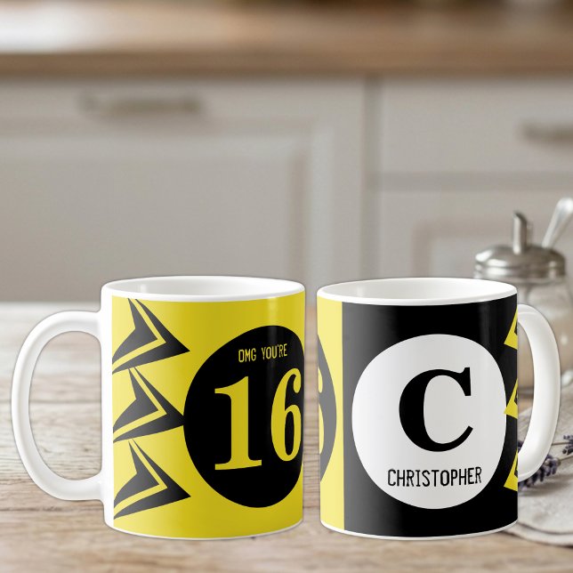 Mug OMG vous avez 16 ans monogramme nom jaune et noir (Créateur téléchargé)