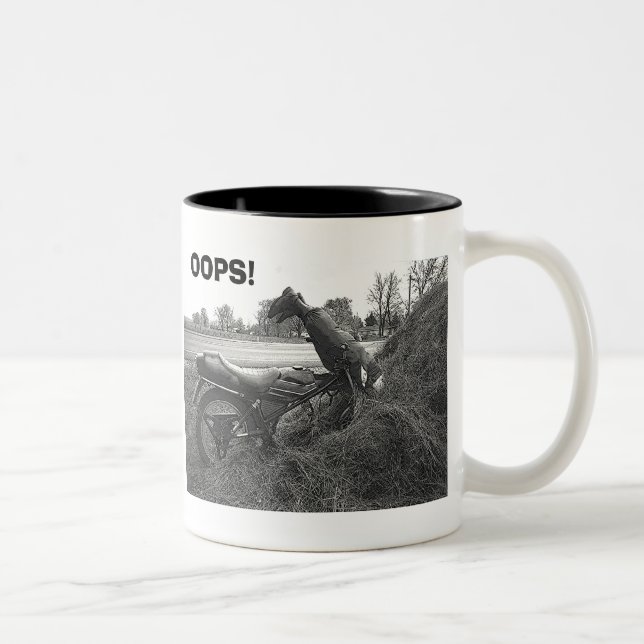 MUG "OOPS!-FUNNY FAKE MOTORBIKE ACCIDENT" (Droit)