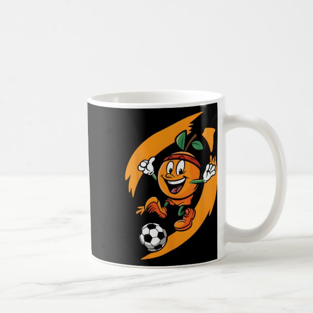 Mug Orange Jouant au Football  (Droite)
