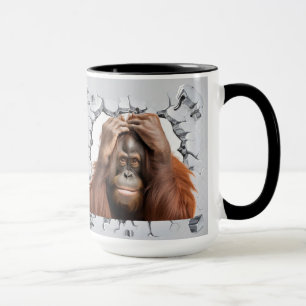 Mug orangoutan coincé dans un mur