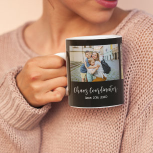 Mug Organisatrice de chaos maman 3 photo année