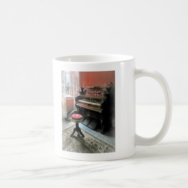 Mug Orgue avec tabouret petit point (Droite)