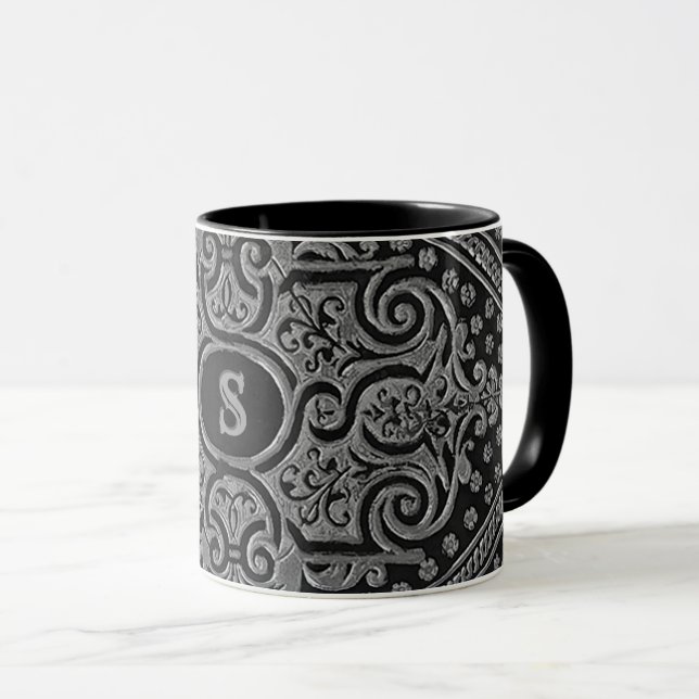 Mug ornementale en argent (Devant droit)