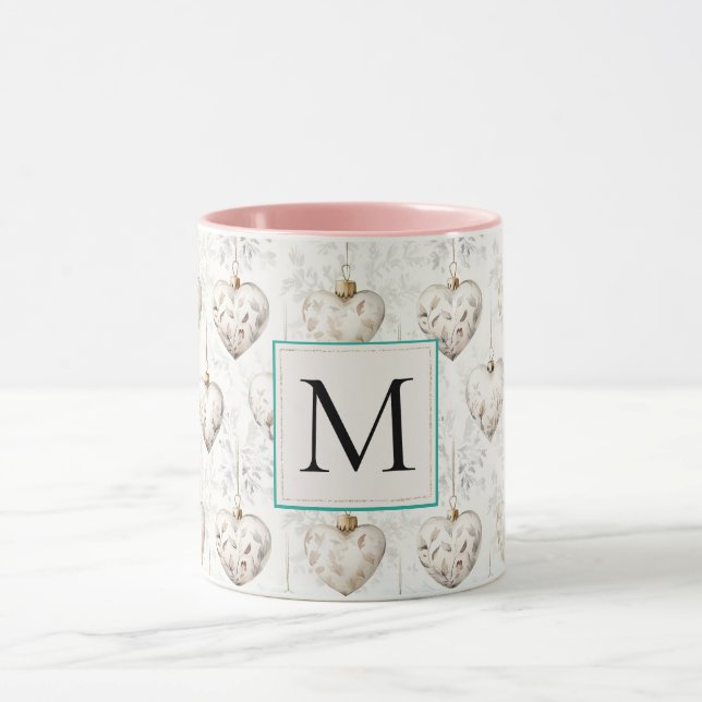Mug Ornements de cœur blancs chic monogramme (Centre)